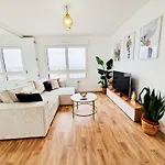 Charming With Panoramic Seine River & Eiffel Tower Views شقة *