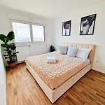 شقة Charming With Panoramic Seine River & Eiffel Tower Views