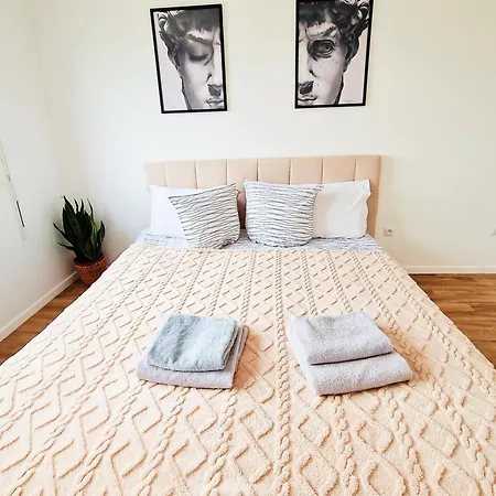 Charming With Panoramic Seine River & Eiffel Tower Views شقة