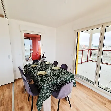 Charming With Panoramic Seine River & Eiffel Tower Views شقة