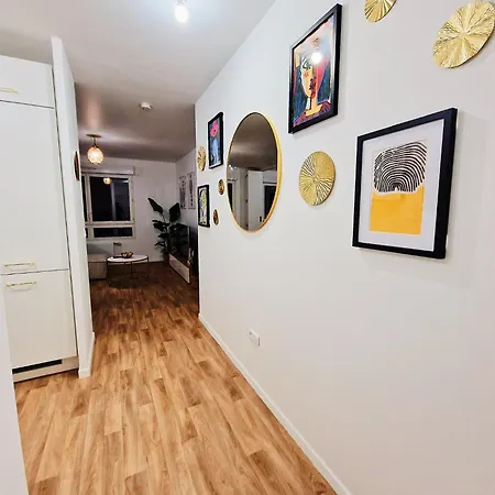 Charming With Panoramic Seine River & Eiffel Tower Views *