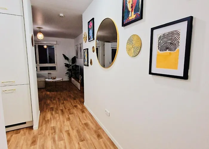 Charming With Panoramic Seine River & Eiffel Tower Views *