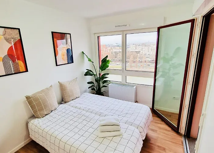 Lägenhet Charming With Panoramic Seine River & Eiffel Tower Views Ivry-sur-Seine